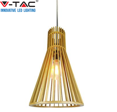 viseči-lestenci-iz-lesa-lustri