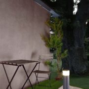 VRTNI STEBRIČEK S SVETILKO IN VTIČNICAMI TOWER 478 mm 4W 3000K IP44