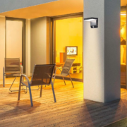 SENZORSKA ZUNANJA STENSKA LED SVETILKA 17W ČRNA ALI BELA