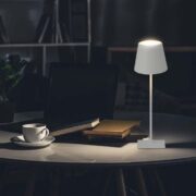 AKUMULATORSKA NAMIZNA TOUCH ZATEMNILNA LED SVETILKA 3W V ŠTIRIH BARVAH AKUMULATORSKA NAMIZNA TOUCH ZATEMNILNA LED SVETILKA 3W V ŠTIRIH BARVAH