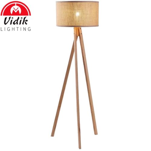 stoječa-svetilka-z-lesom-barva-natur-bralna-dekorativna-za-sobo