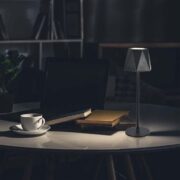 AKUMULATORSKA NAMIZNA TOUCH ZATEMNILNA LED SVETILKA 1,5W 3000K DO 6000K BELA ALI ČRNA AKUMULATORSKA NAMIZNA TOUCH ZATEMNILNA LED SVETILKA 1,5W 3000K DO 6000K BELA ALI ČRNA