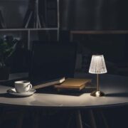 AKUMULATORSKA NAMIZNA TOUCH ZATEMNILNA LED SVETILKA 2,4W 3000K DO 6000K AKUMULATORSKA NAMIZNA TOUCH ZATEMNILNA LED SVETILKA 2,4W 3000K DO 6000K