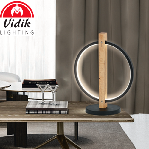 namizna-led-svetilka-z-lesom