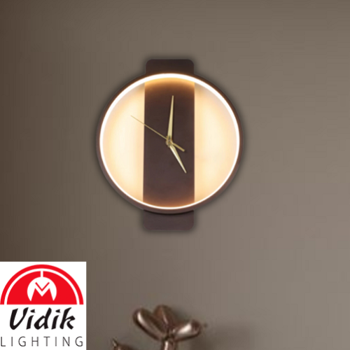 stenska-led-svetilka-z-uro