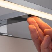 TOUCH LED SVETILKA ZA NA OGLEDALO ALI OMARICO SELO 3,7W 2700K DO 6500K IP44 TOUCH LED SVETILKA ZA NA OGLEDALO ALI OMARICO SELO 3,7W 2700K DO 6500K IP44