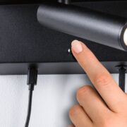 ZATEMNILNA STENSKA LED SVETILKA S STIKALOM IN USB VHODOM JERIK 2,4W 3000K BELA ALI ČRNA