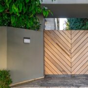 ZUNANJA STENSKA LED SVETILKA (TUDI HIŠNA ŠTEVILKA) GAVIN 13W 3000K IP65