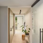 ZATEMNILNA SVETILKA BAREL 6W 2700K BELA ALI ČRNA